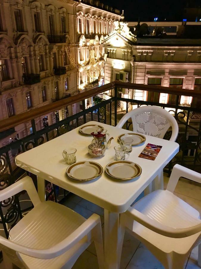 Fountain Square-Balconies In Old Town Apartment Baku Bagian luar foto
